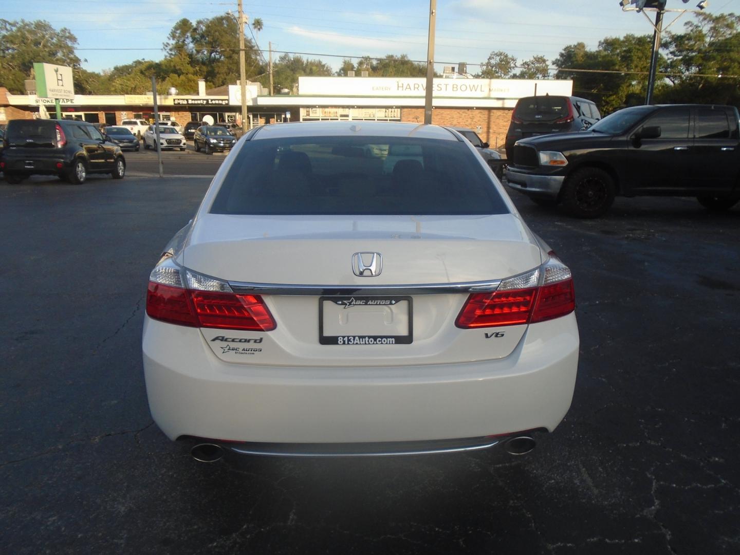 2013 Honda Accord EX-L V6 Sedan AT (1HGCR3F89DA) with an 3.5L V6 SOHC 24V engine, 6-Speed Automatic transmission, located at 6112 N Florida Avenue, Tampa, FL, 33604, (888) 521-5131, 27.954929, -82.459534 - Photo#4